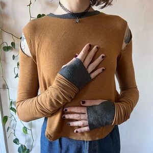 Noctex Anya Crop shirt with thumb holes in mustard yellow